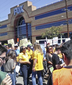 Thousands gathered outside of Senator Dianne Fienstein’s office (D-Calif.) April 10 in a rally to support immigration reform. (Jo Jamison, Citrus College Clarion)