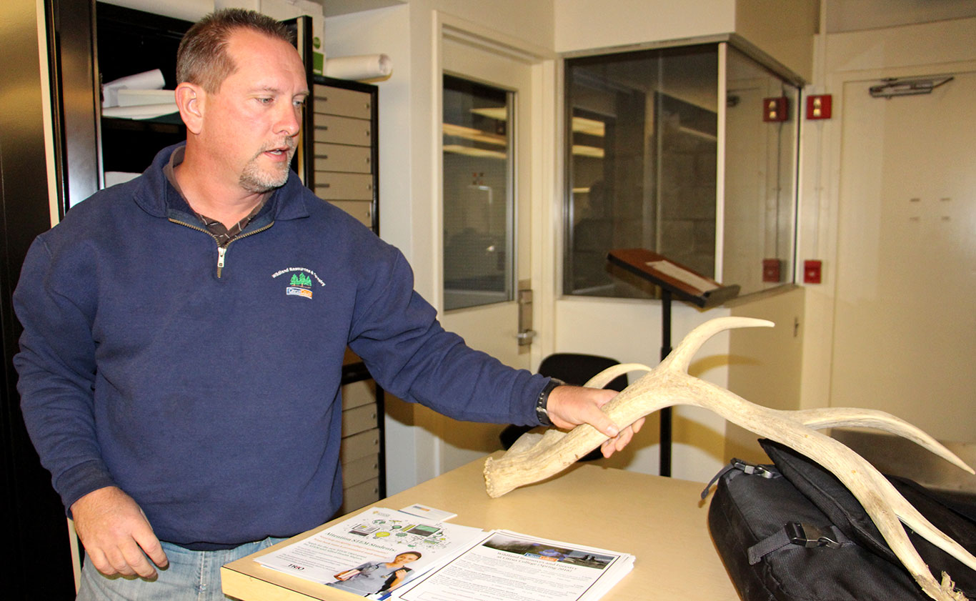 Professor preps for winter break in tropical rainforest