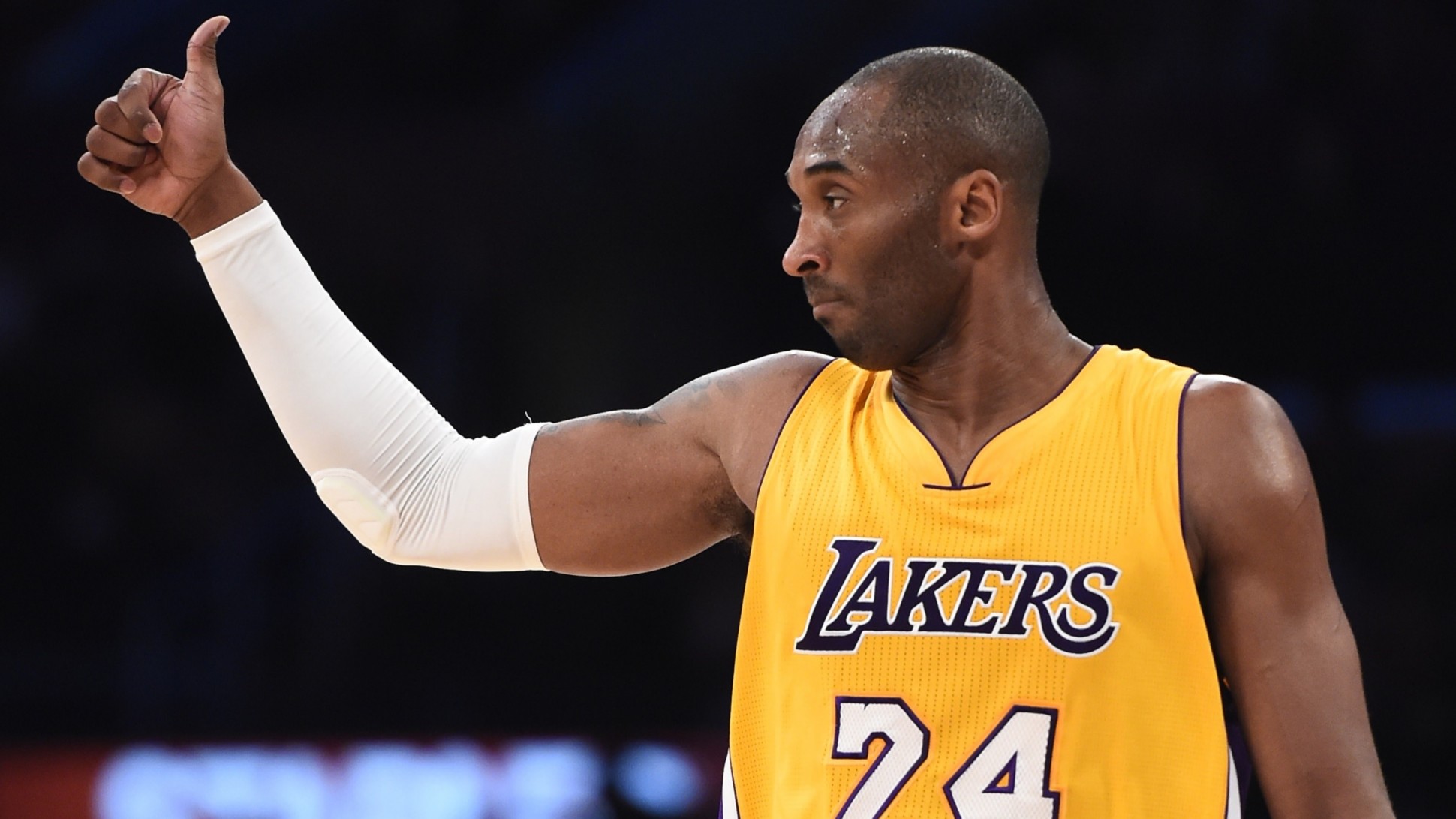 Kobe farewell treats fans with vintage performance