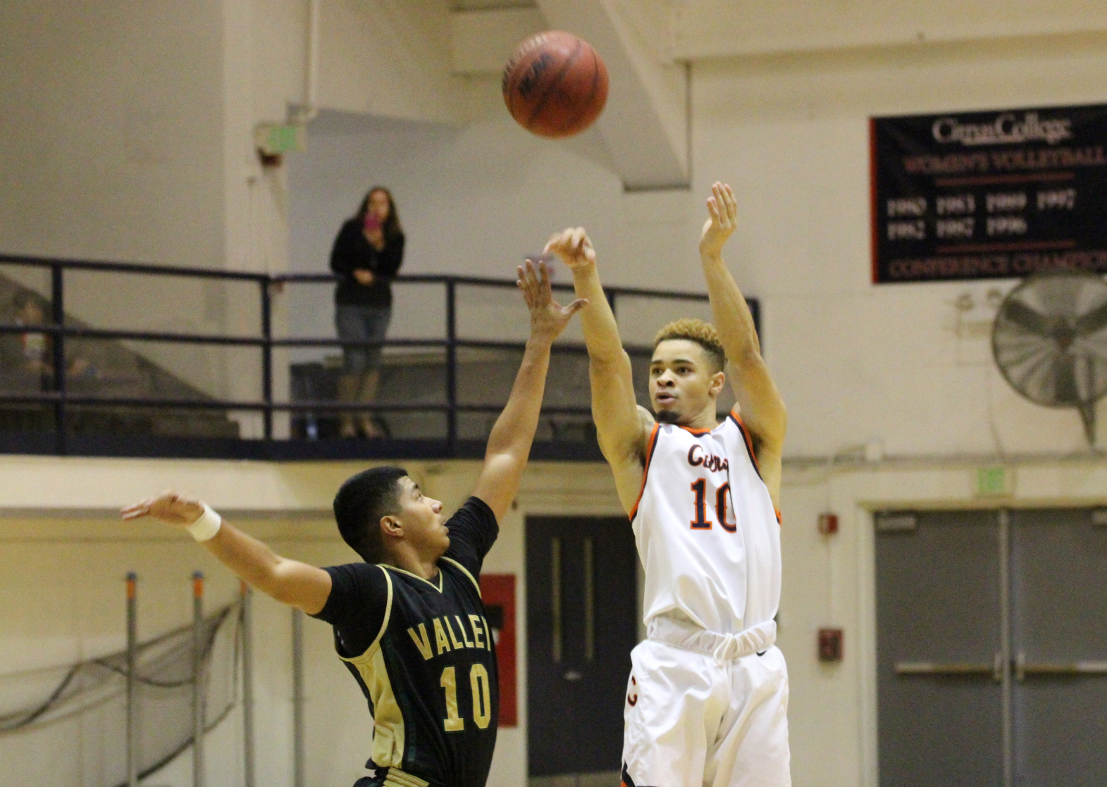 Men’s basketball stays perfect at home, pulls away late against L.A. Valley