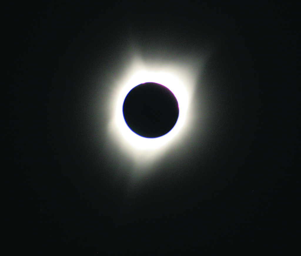 Astronomy enthusiasts travel north for eclipse