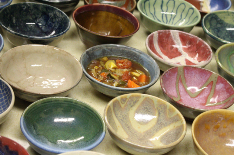 Alumni and professor lead ‘Empty Bowls’ charity event