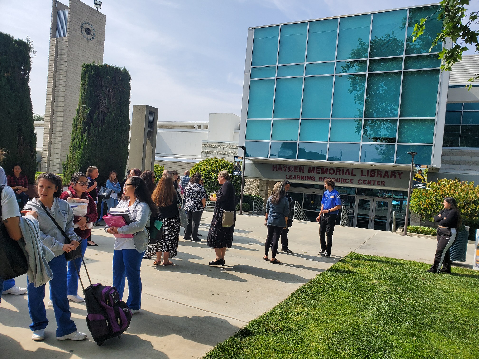 Citrus student throws books and pulls fire alarm in library