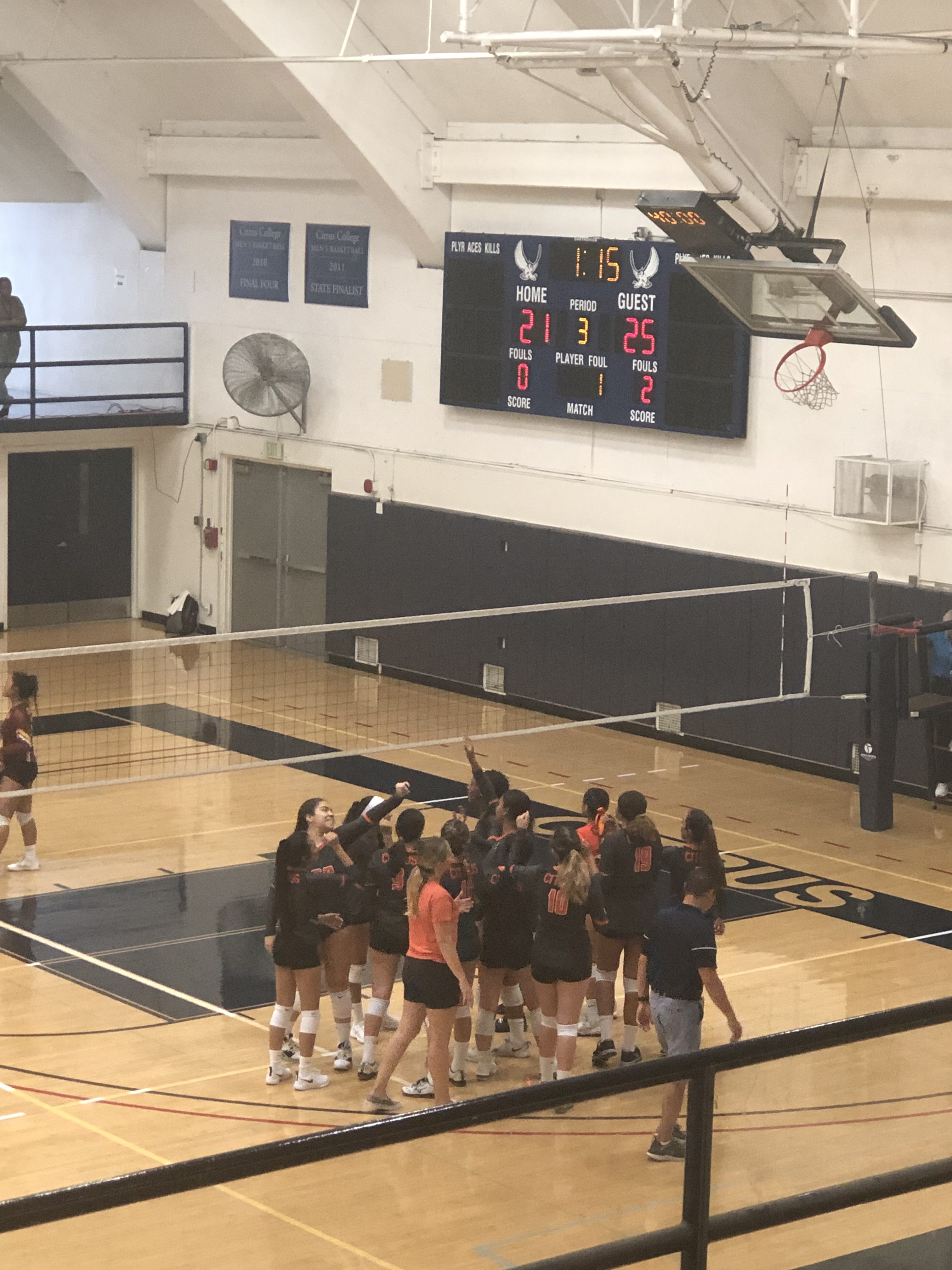 Owls volleyball extends losing streak in double-header