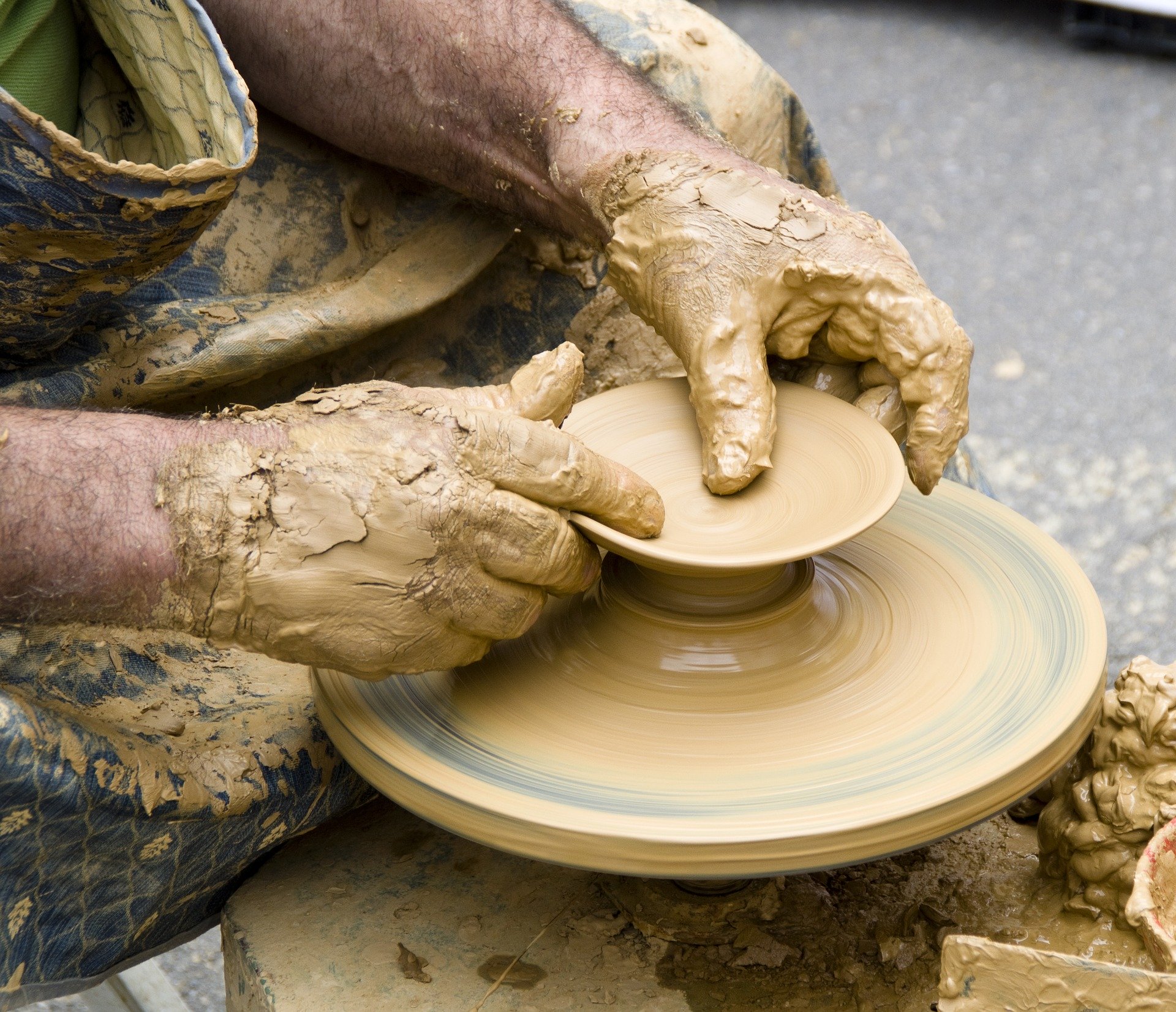 How ceramics is molding from home