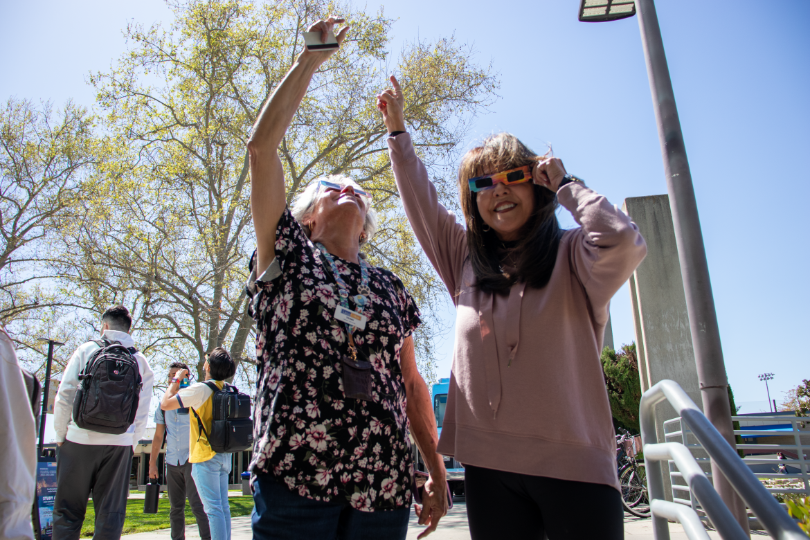 People view solar eclipse on Citrus’ campus