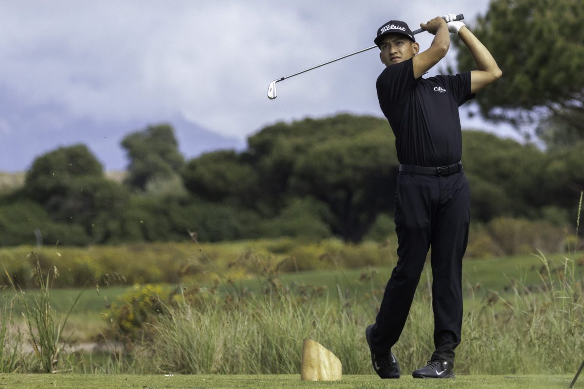 Javier Alvarado drives the ball with his iron.